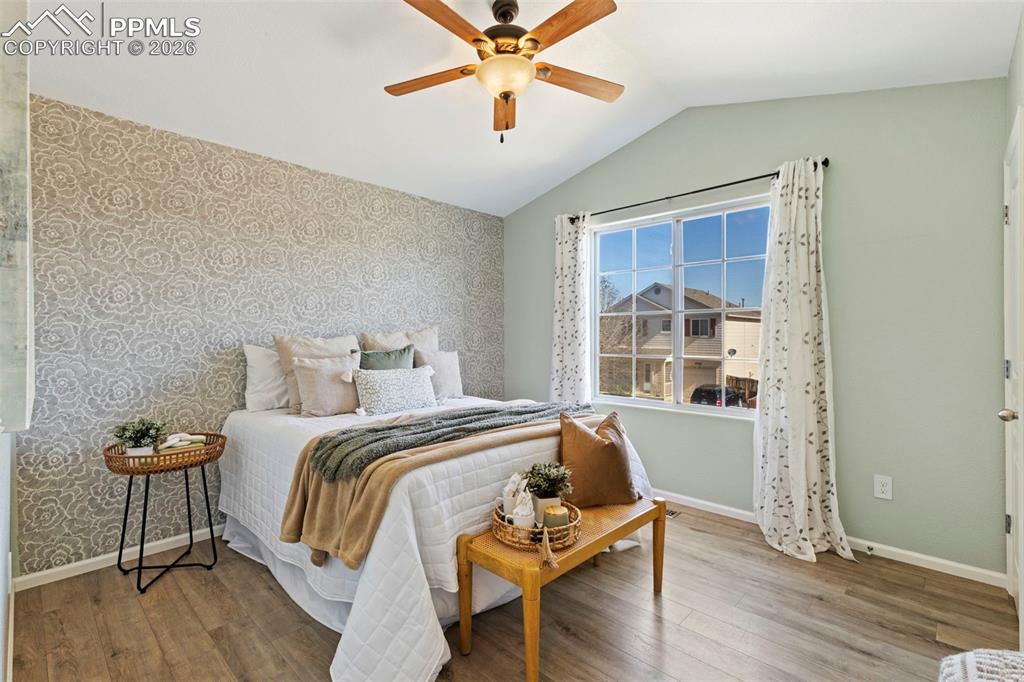 Image 14 of 27: Bedroom