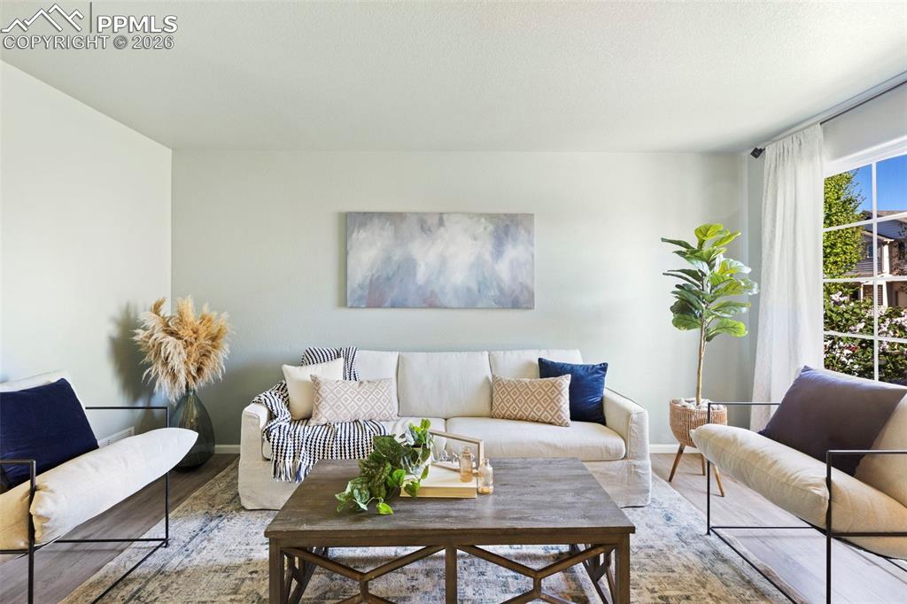 Image 4 of 27: Living Room