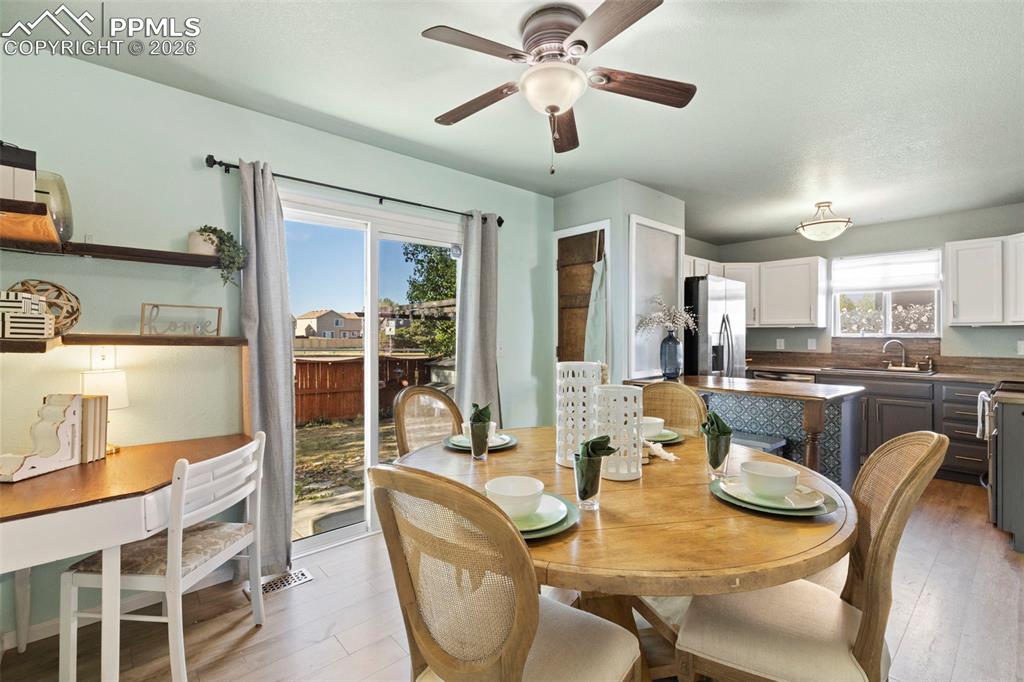 Image 7 of 27: Dining Area