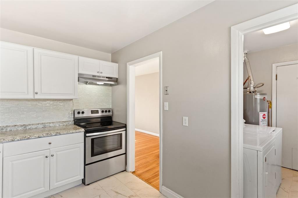 Image 13 of 30: Kitchen