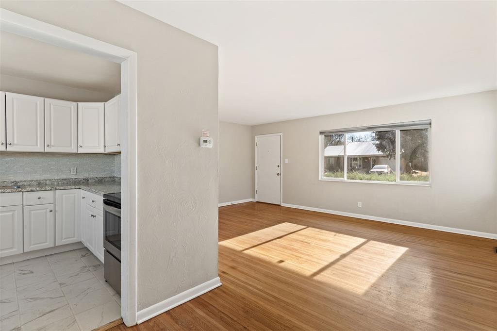 Image 15 of 30: Dining Area