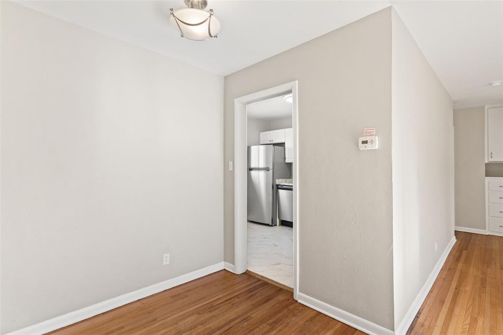 Image 16 of 30: Dining Area