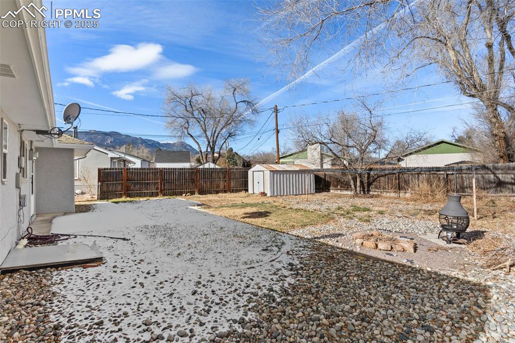 Image 33 of 34: Yard