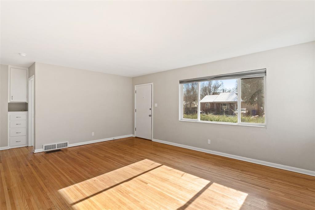 Image 4 of 30: Living Room