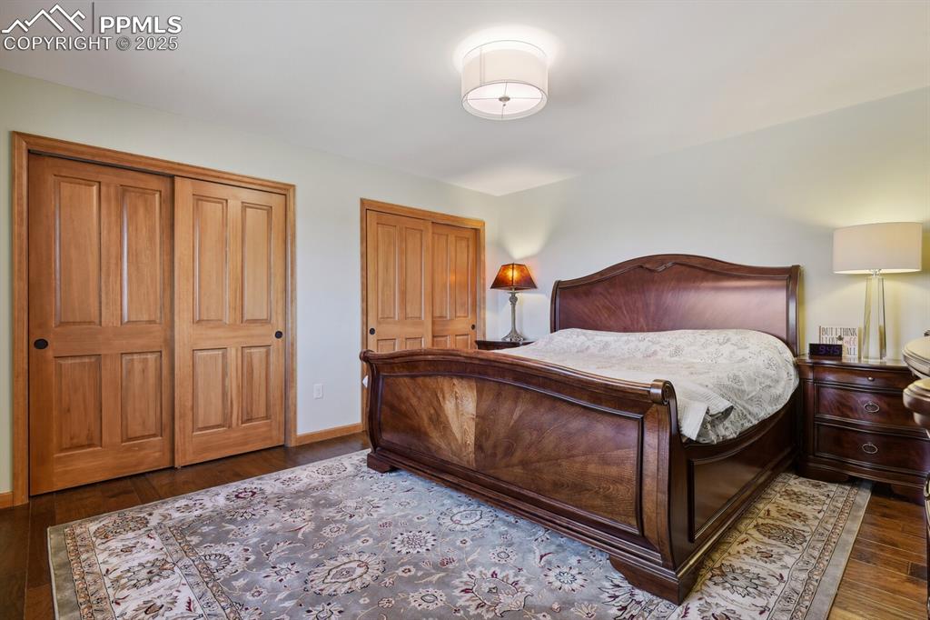 Image 17 of 48: Bedroom