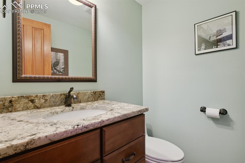 Image 20 of 48: Bathroom