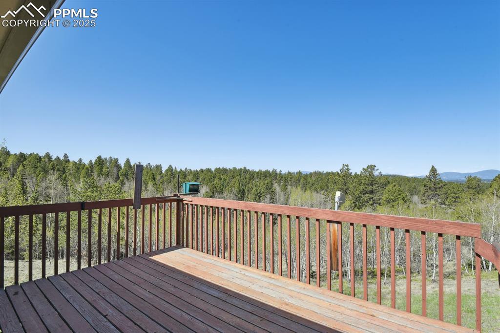 Image 29 of 48: Deck