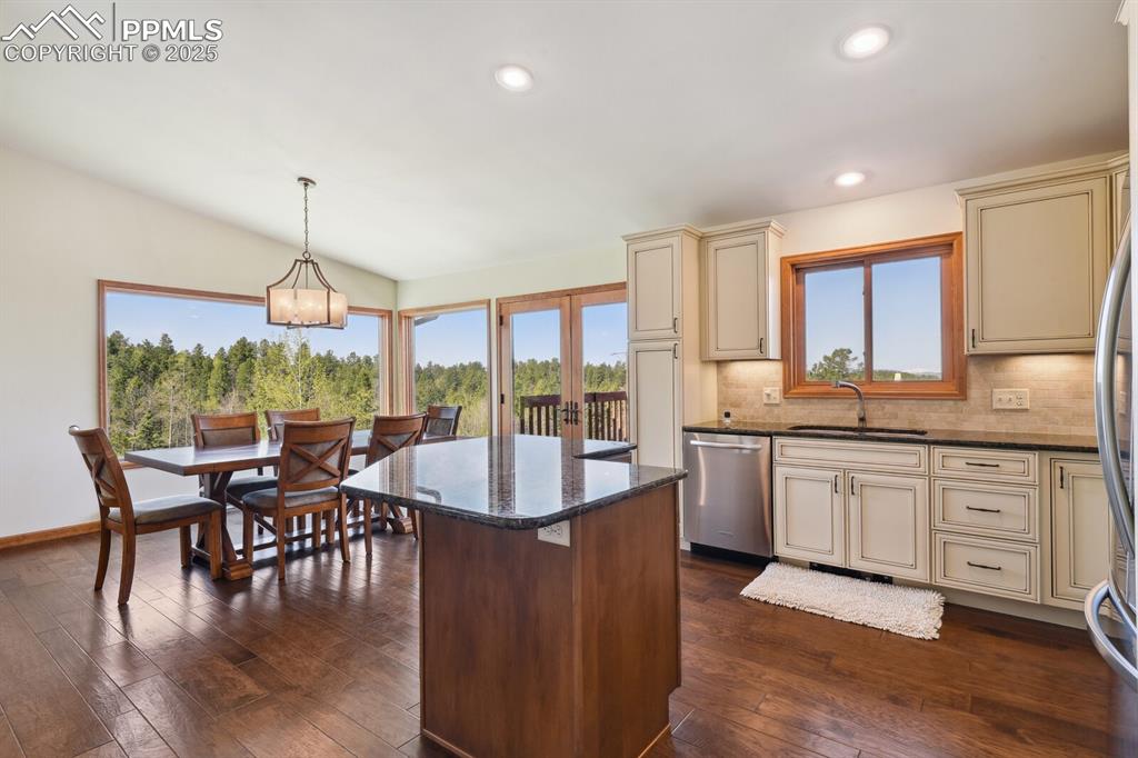 Image 5 of 48: Kitchen