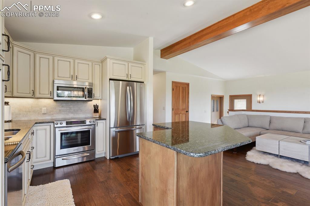 Image 8 of 48: Kitchen