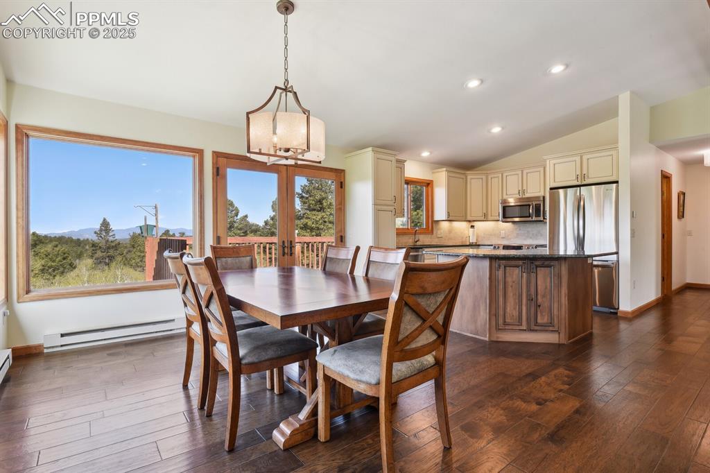 Image 9 of 48: Dining Area
