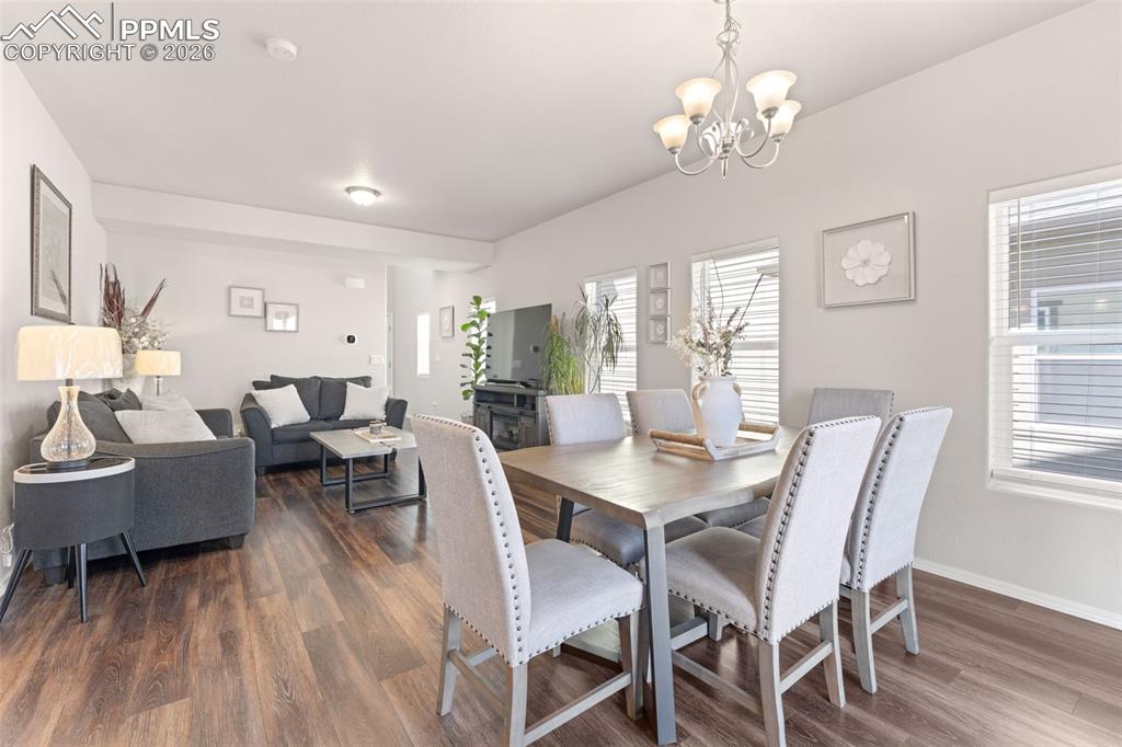 Image 11 of 49: Dining Area