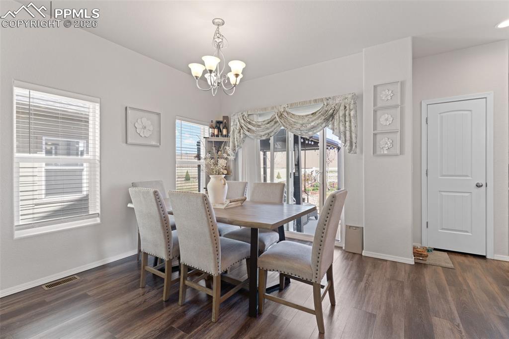 Image 12 of 49: Dining Area