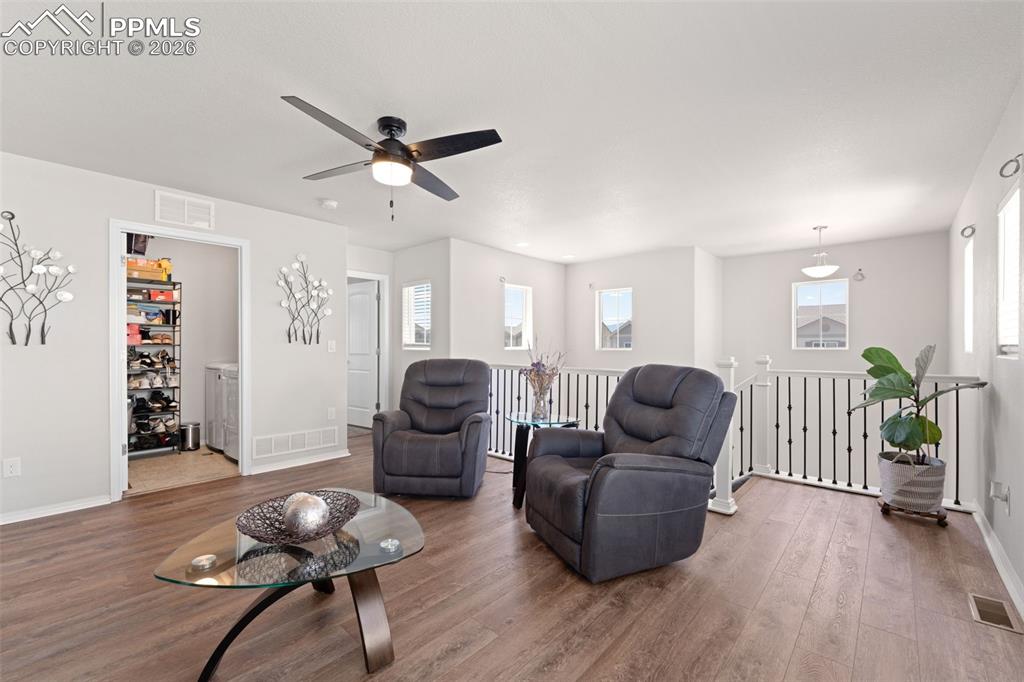 Image 21 of 49: Living Room