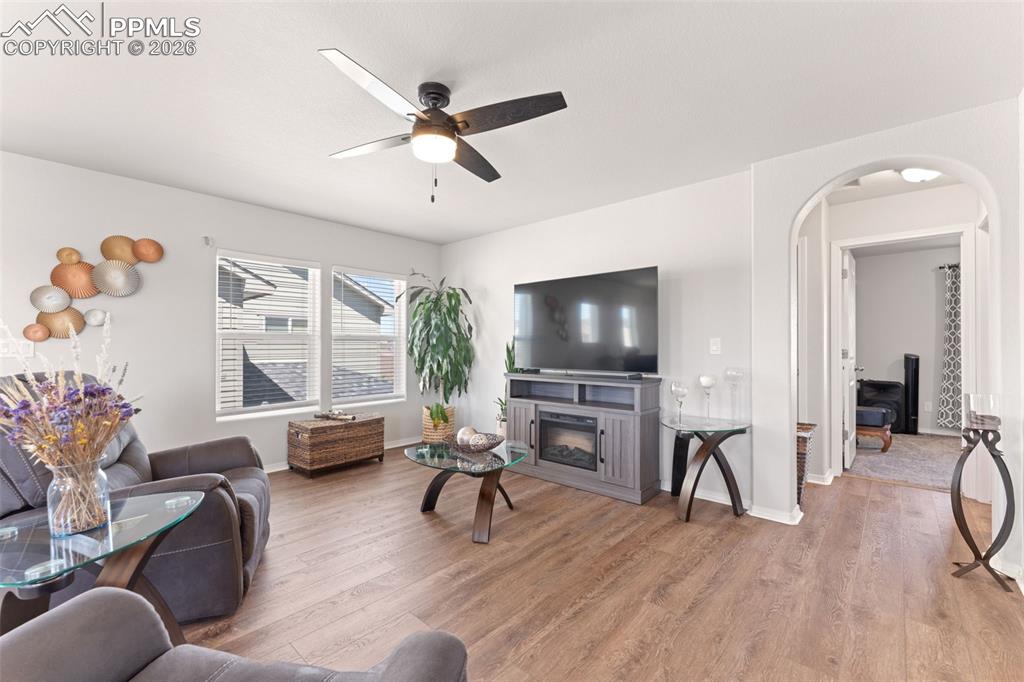 Image 22 of 49: Living Room