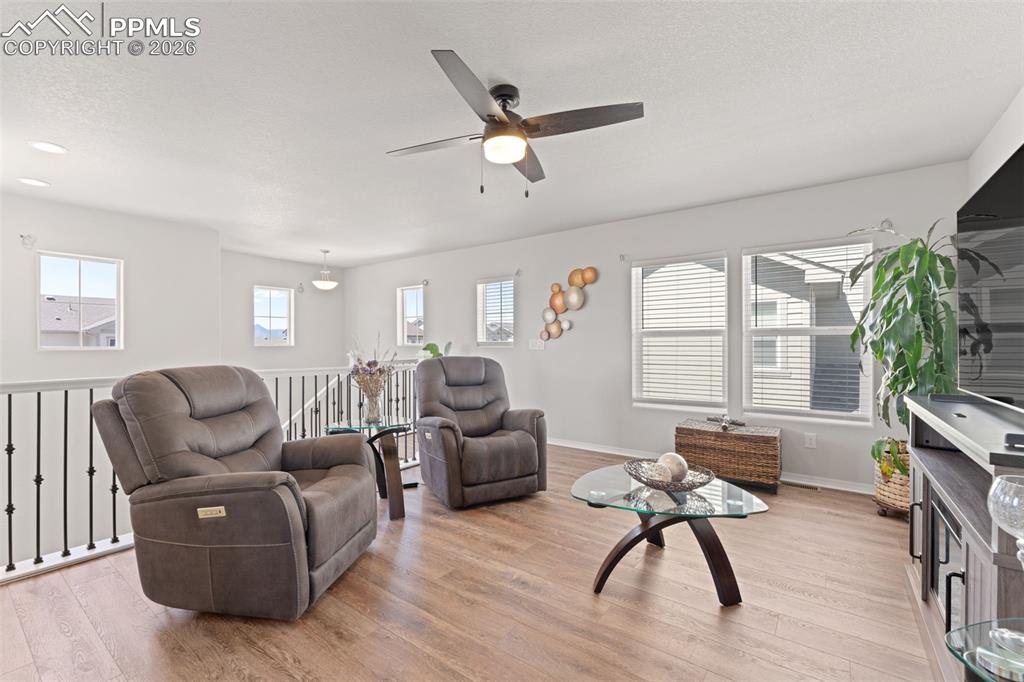 Image 23 of 49: Living Room