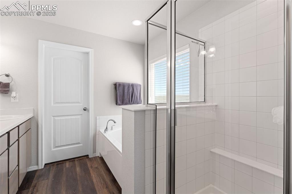 Image 27 of 49: Bathroom