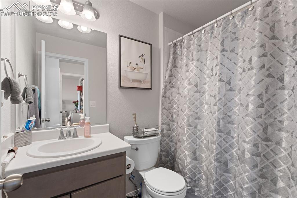 Image 31 of 49: Bathroom