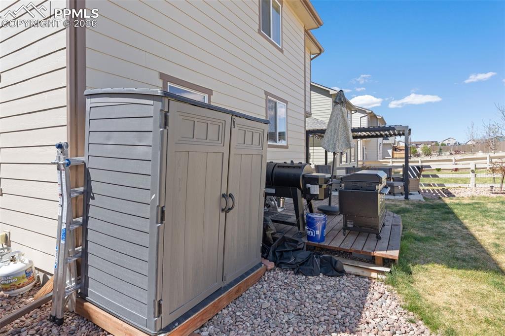 Image 41 of 49: Deck