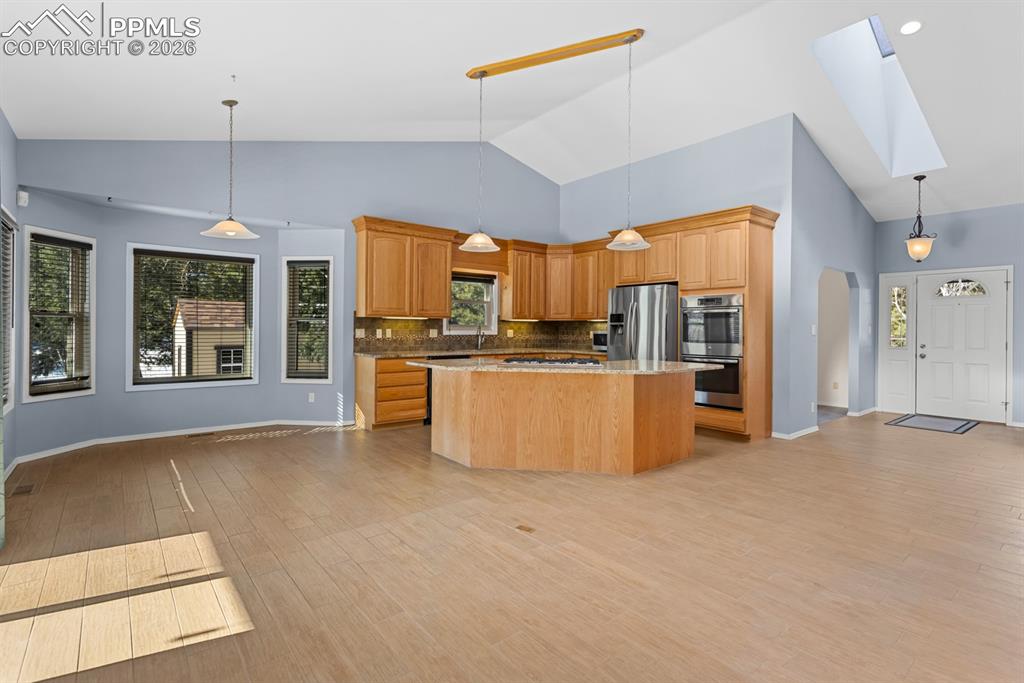 Image 16 of 50: Kitchen with eat-in nook