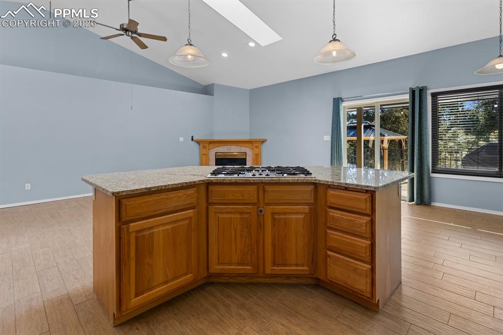 Image 19 of 50: Kitchen