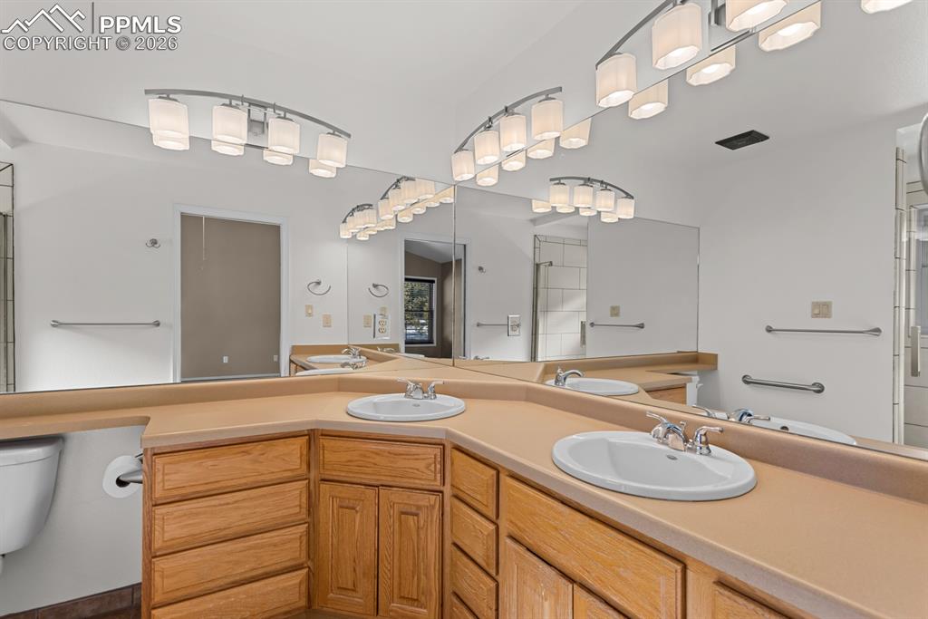 Image 28 of 50: Primary 3/4 bathroom, double vanities