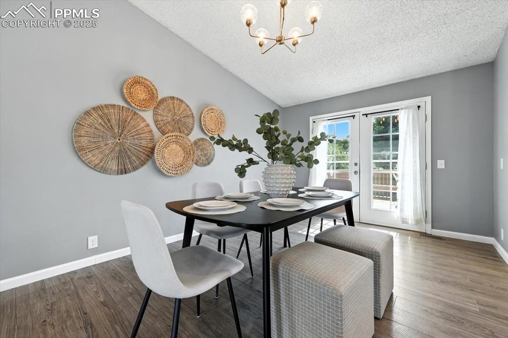 Image 10 of 36: Dining Area