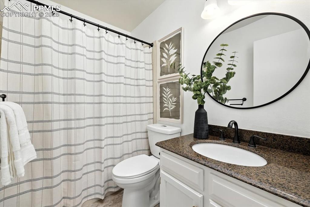 Image 17 of 36: Bathroom