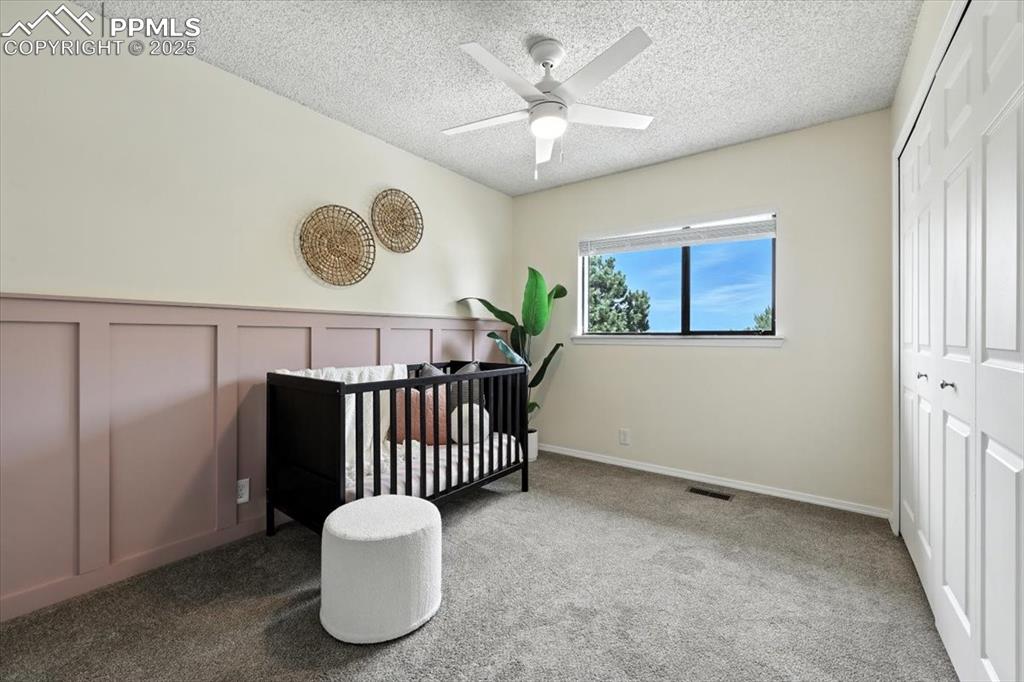 Image 19 of 36: Bedroom