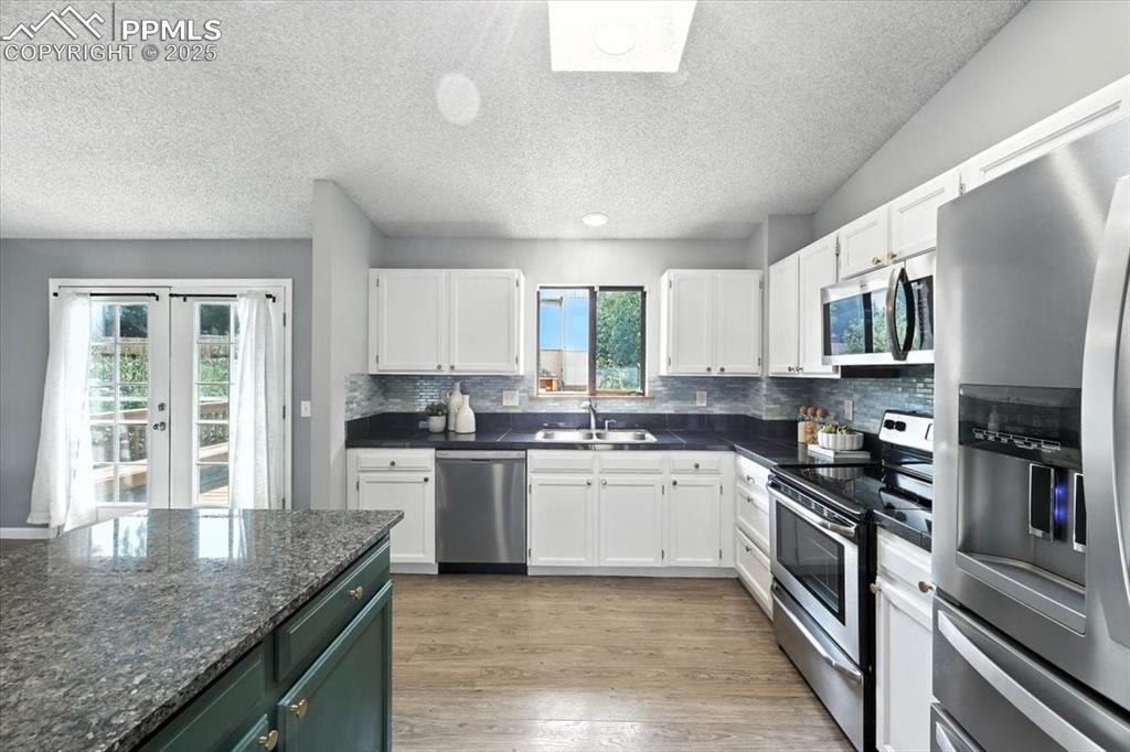 Image 6 of 36: Kitchen