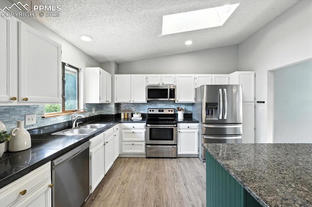 Image 7 of 36: Kitchen