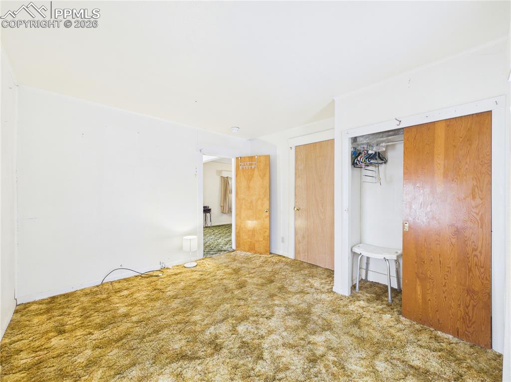 Image 11 of 32: Bedroom