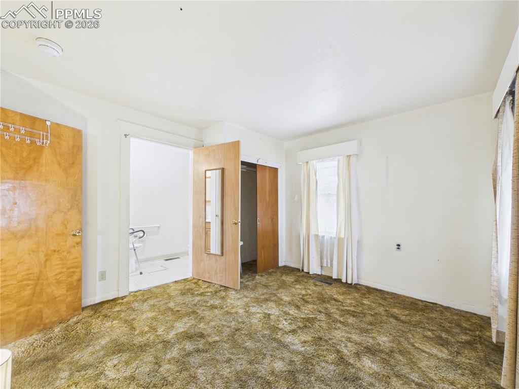 Image 12 of 32: Bedroom