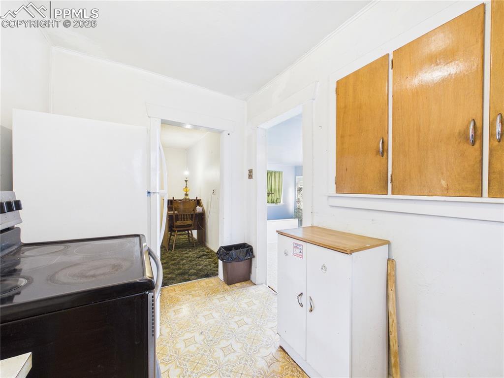 Image 19 of 32: Bedroom