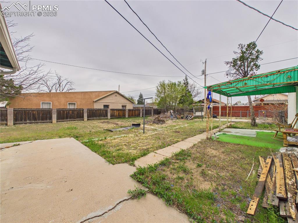 Image 32 of 32: Yard