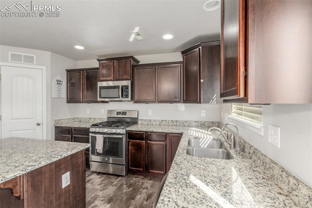 Image 13 of 40: Kitchen