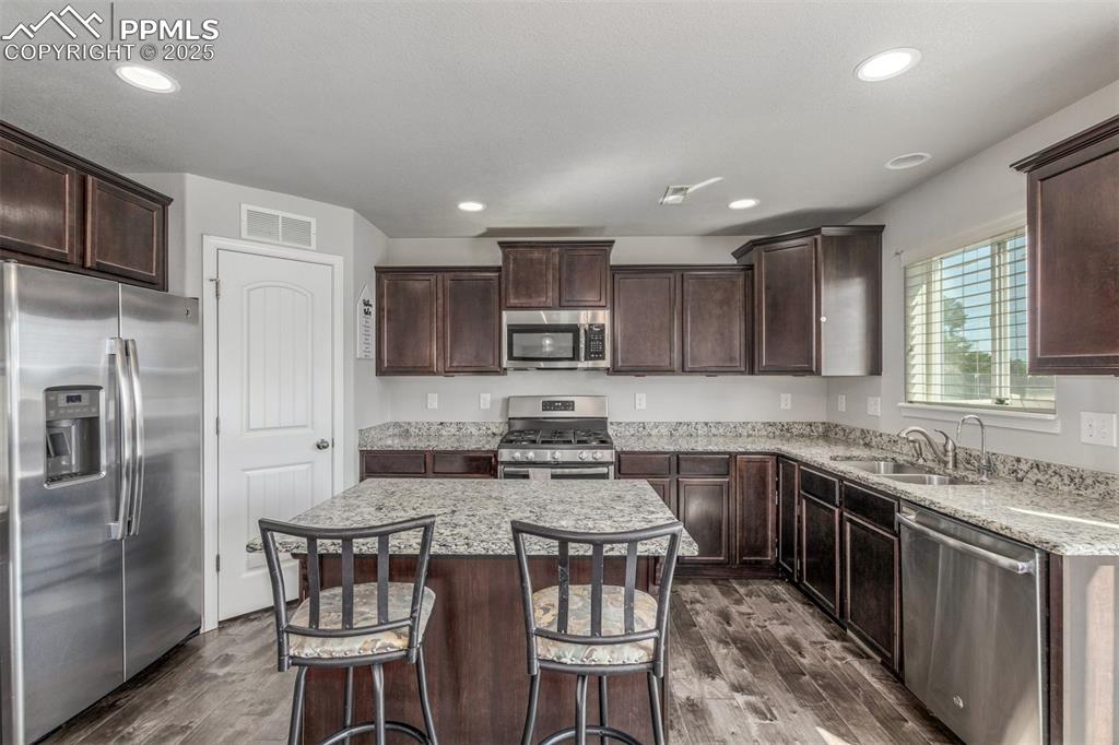 Image 16 of 40: Kitchen