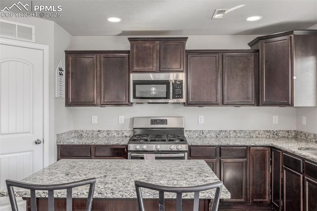 Image 17 of 40: Kitchen