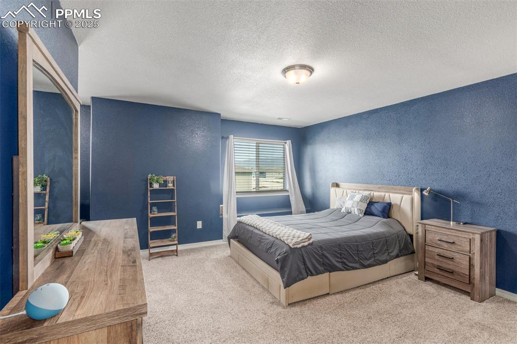 Image 19 of 40: Bedroom