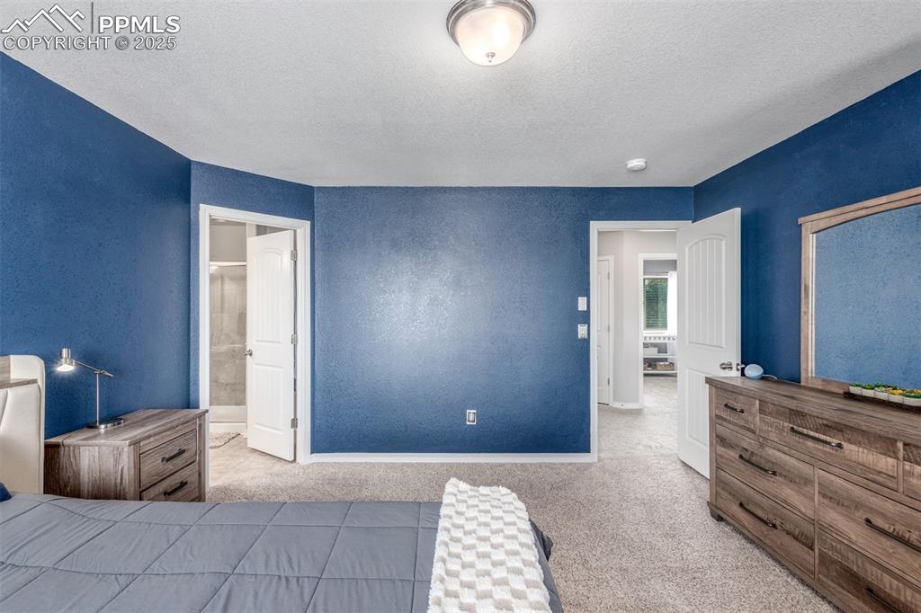 Image 23 of 40: Bedroom