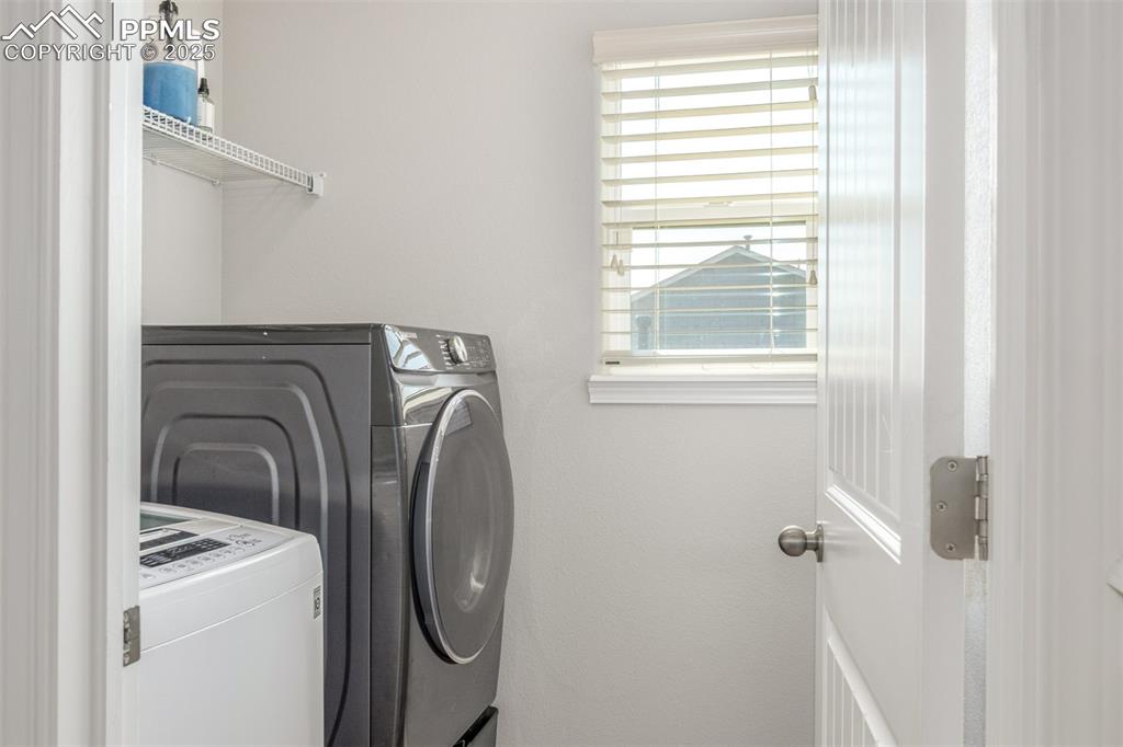 Image 33 of 40: Laundry