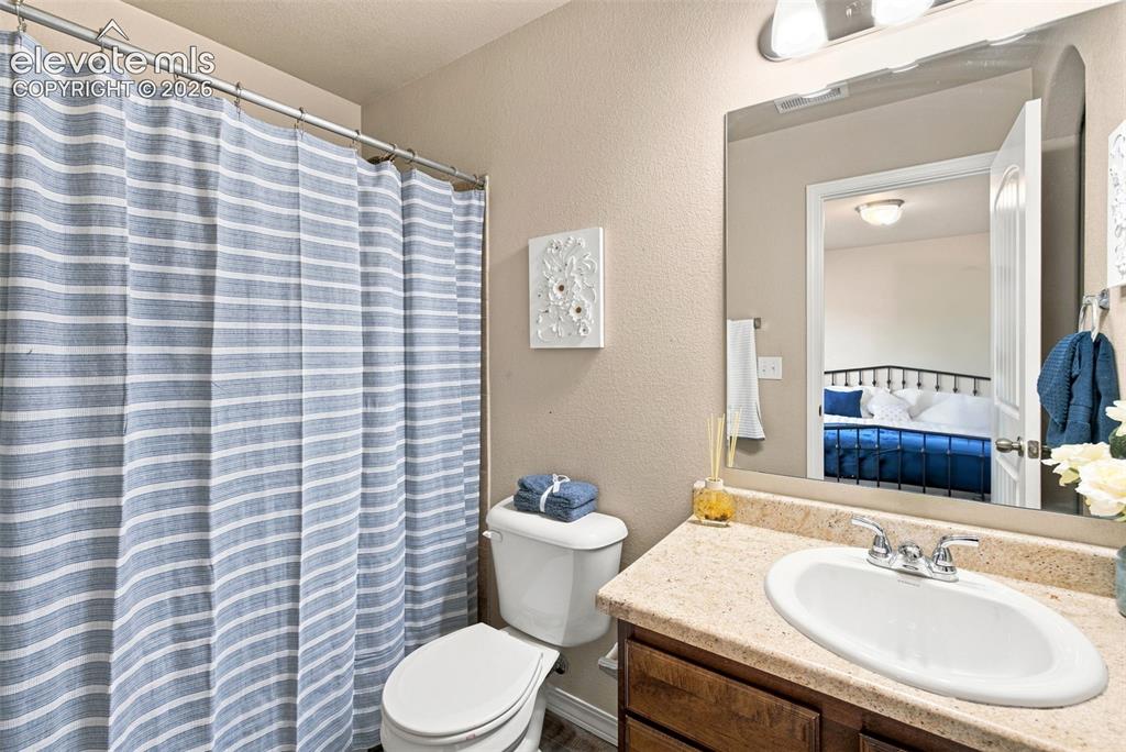 Image 29 of 39: Bathroom