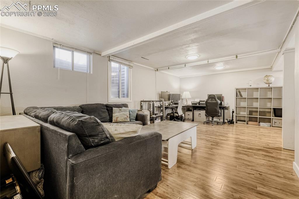 Image 16 of 27: Family Room