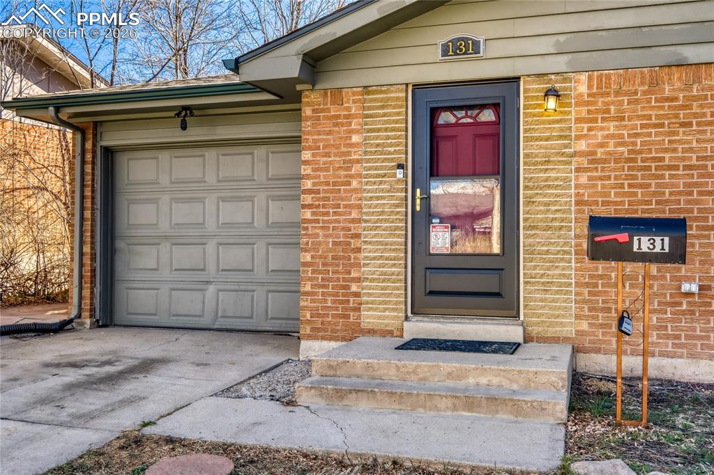 Image 3 of 27: Entry