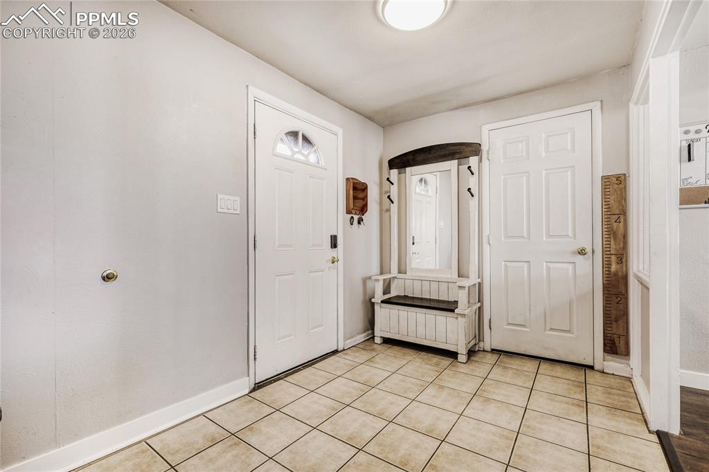 Image 4 of 27: Entry