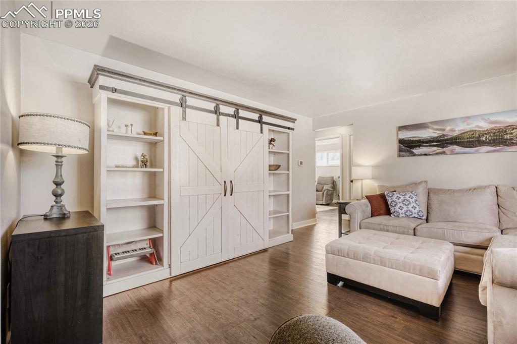 Image 5 of 27: Great Room