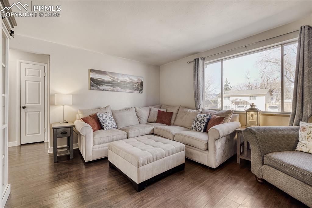 Image 6 of 27: Great Room