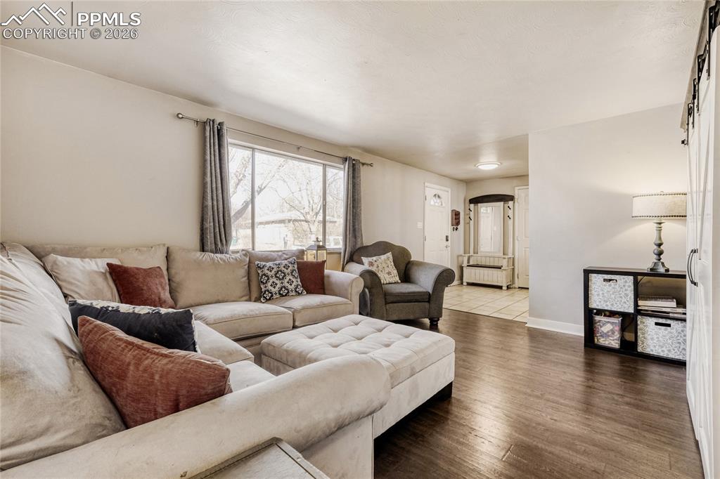 Image 7 of 27: Great Room