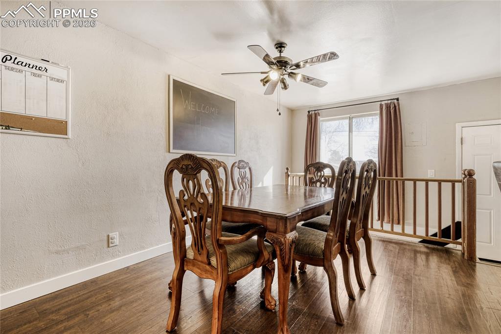 Image 9 of 27: Dining Area