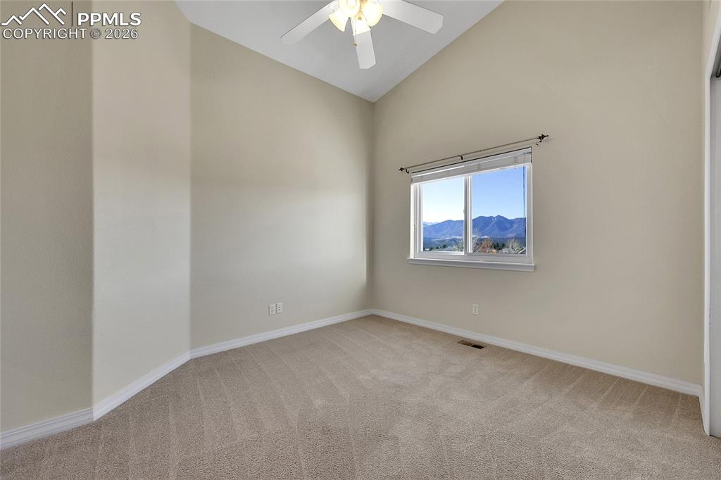 Image 17 of 44: 2/4 Bedroom w/Mountain Views