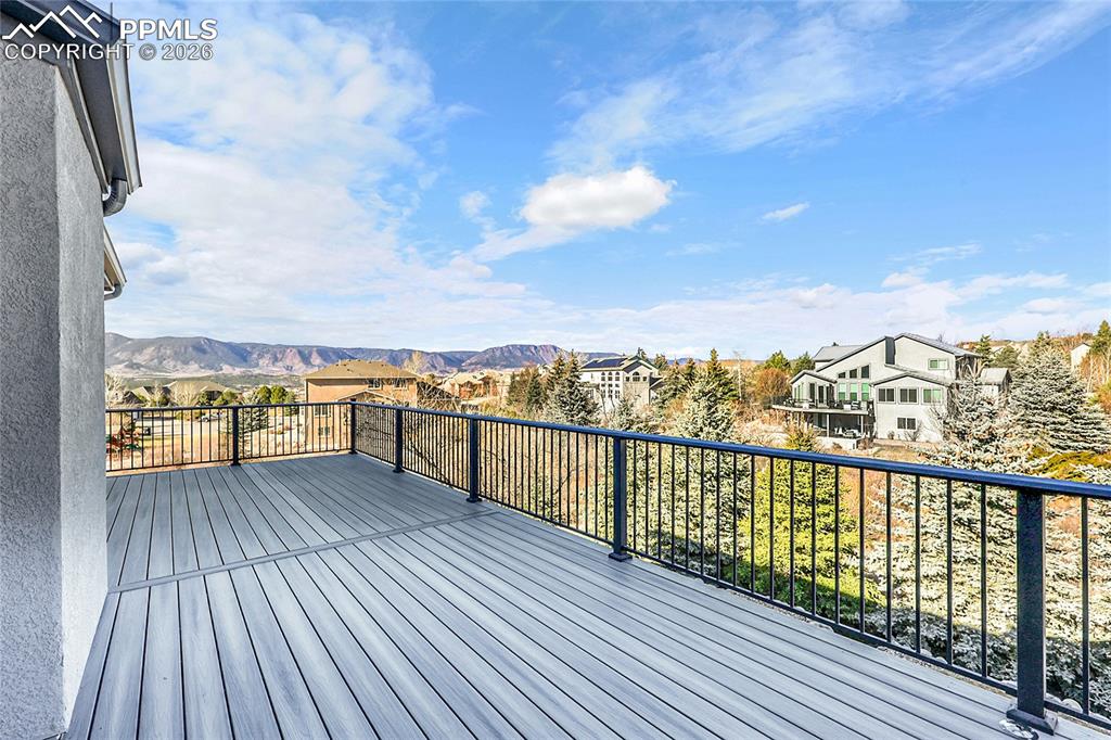 Image 33 of 44: Deck